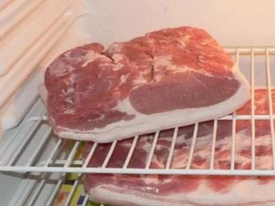 Как хранить свинину в холодильнике