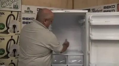 Где находится дренажное отверстие в холодильнике Бош