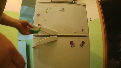 Чем можно снять наклейки с холодильника