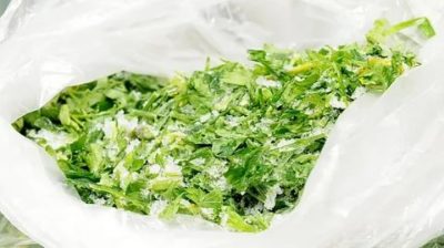 Как правильно заморозить зелень петрушки