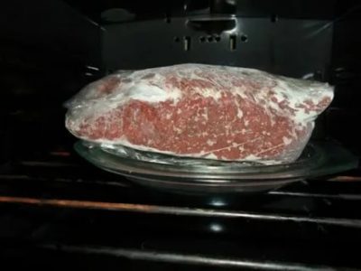 Как правильно разморозить мясо в микроволновке