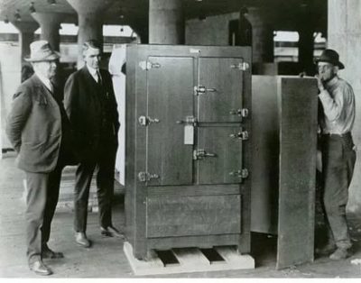 Когда появился первый холодильник в мире