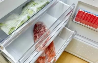 Можно ли ставить горячее в холодильник