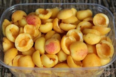 Как правильно заморозить абрикосы на зиму