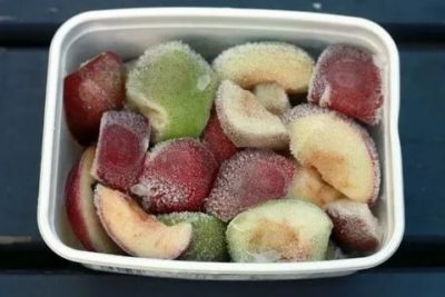 Как хранить яблоки в морозильной камере