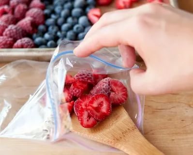 Как правильно хранить замороженные ягоды