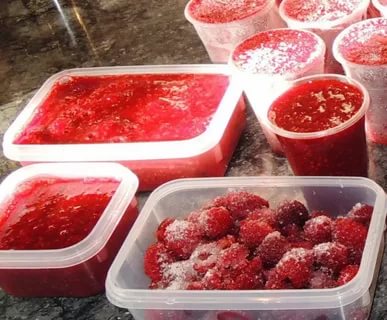 Как правильно заморозить ягоды с сахаром