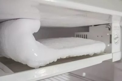 Почему скапливается лед в морозилке