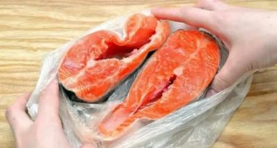 Как правильно разморозить стейк лосося