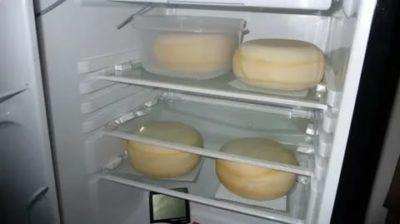 Как можно дольше сохранить сыр в холодильнике