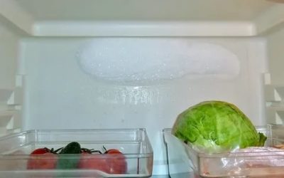 Почему образуется лед в холодильнике