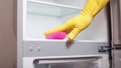 Как отмыть желтые пятна в холодильнике