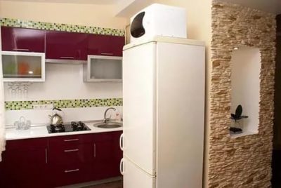 Можно ли ставить холодильник к стене