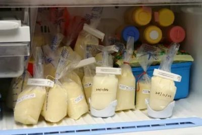 Сколько можно хранить молоко в морозилке