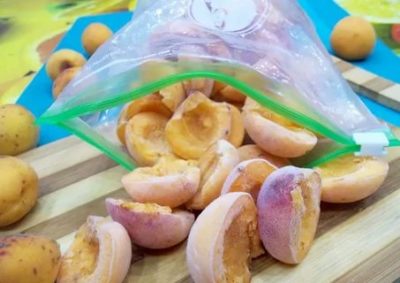 Как заморозить абрикосы и персики