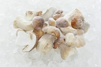 Как заморозить грибы целиком