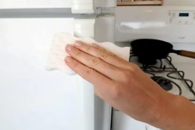 Как вывести пятно с холодильника