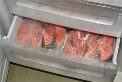 Как хранить соленую красную рыбу в холодильнике