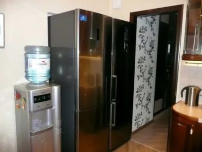 Можно ли поставить рядом два холодильника