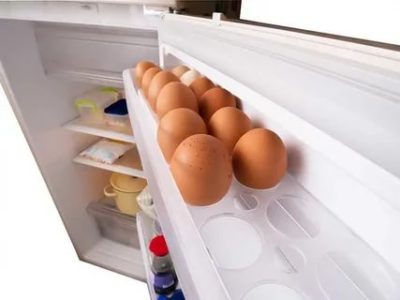 Почему Яйца нельзя хранить в дверце холодильника
