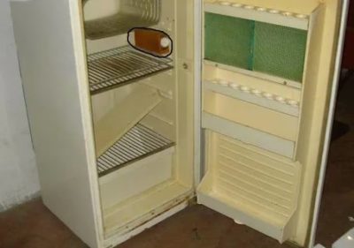 Как отмыть старый холодильник внутри